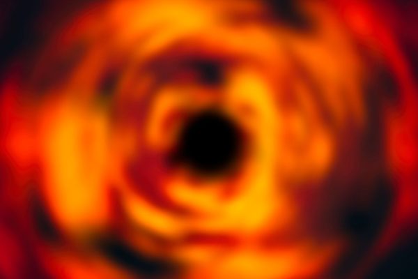Il buco nero supermassiccio M87* ha invertito la polarizzazione, cosa significa