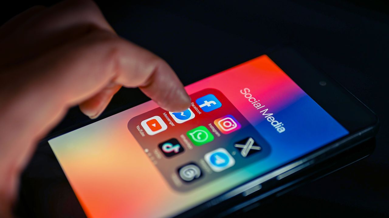 Chat Control, che cos’è e come funzionerà il regolamento europeo che minaccia la privacy