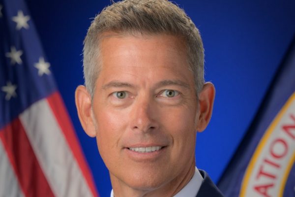 Sean Duffy (amministratore ad interim della NASA) indica le direttive dell'agenzia spaziale per la conquista della Luna