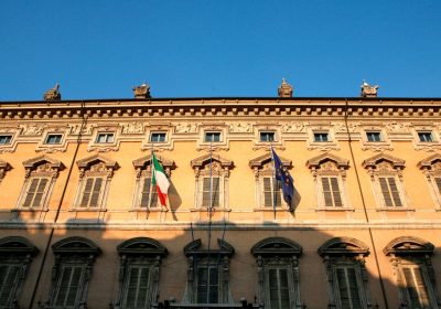 La legge sull’intelligenza artificiale è un passo storico che lascia ancora aperti molti nodi critici