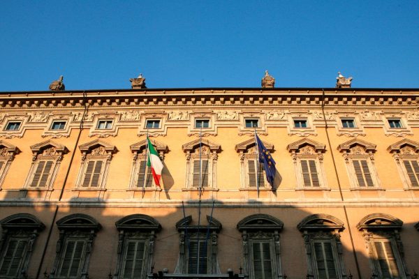 La legge sull’intelligenza artificiale è un passo storico che lascia ancora aperti molti nodi critici