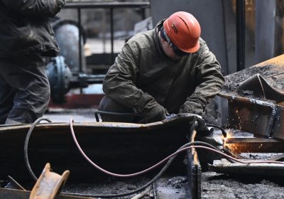 Gli attacchi dell’Ucraina contro gli impianti di petrolio e gas in Russia stanno mettendo Mosca in grande difficoltà