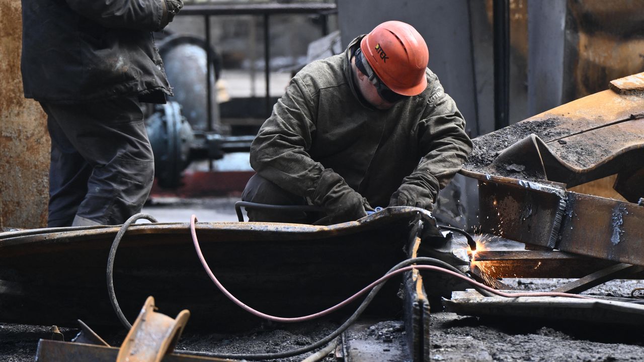 Gli attacchi dell’Ucraina contro gli impianti di petrolio e gas in Russia stanno mettendo Mosca in grande difficoltà