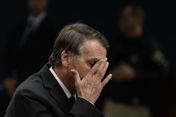 Bolsonaro è stato condannato a 27 anni di carcere per tentato golpe