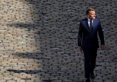 Il presidente francese Emmanuel Macron cosa può fare adesso, dopo che il governo Bayrou è caduto?