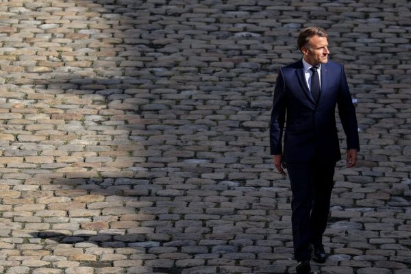 Il presidente francese Emmanuel Macron cosa può fare adesso, dopo che il governo Bayrou è caduto?