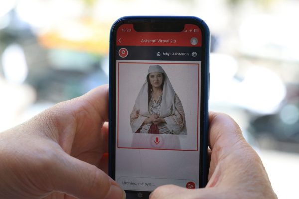 Diella è la ministra che non esiste, quando l’AI diventa propaganda