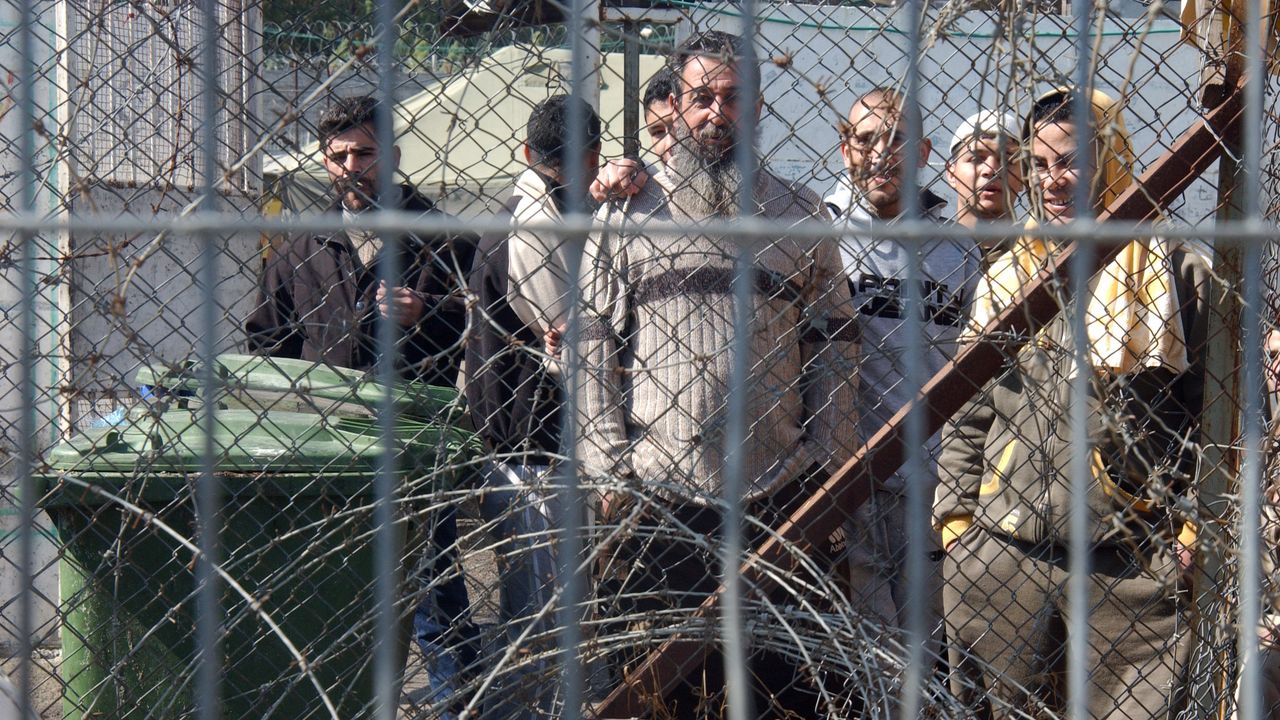 Israele sta sbattendo in carcere un sacco di civili palestinesi con l’accusa di terrorismo, anche se sa che non lo sono