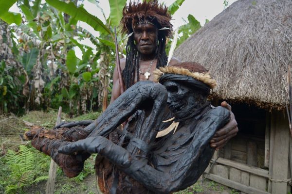 Scoperte le mummie più antiche di sempre, risalgono a 12mila anni fa e sono state affumicate lentamente