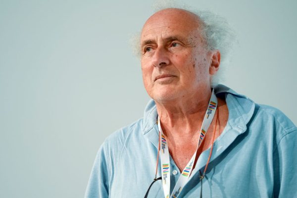 Stefano Benni, come lo scrittore ci ha regalato una delle lenti più luminose con cui re-immaginare il mondo