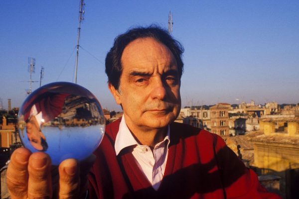 Italo Calvino e la sua interpretazione della fantascienza ‘al contrario’, il volto meno noto dello scrittore
