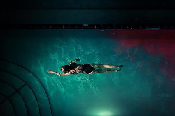 Night Swim su Netflix, un ‘Amityville Horror pool edition’ che avverte che (forse) è meglio non nuotare di notte in una piscina infestata