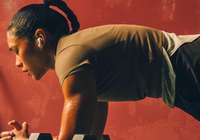 AirPods Pro 3 ufficiali: cancellazione del rumore potenziata, sensore cardiaco e traduzione in tempo reale