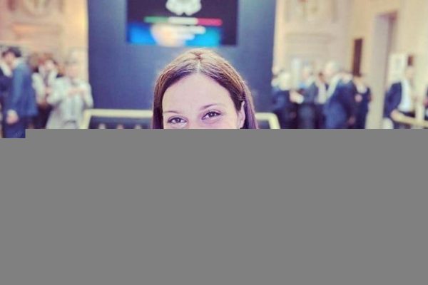 Antonella Fioravanti, la scienziata che ha sconfitto l’antrace: “I microbi sono velocissimi ad adattarsi, noi no. Siamo pronti?”