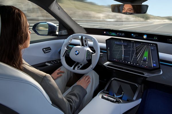 BMW e Qualcomm lanciano Snapdragon Ride Pilot: guida assistita avanzata su iX3