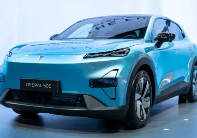 Changan lancia la Deepal S05 in Europa, sito italiano in preparazione