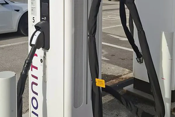 Ionity prova una soluzione contro i ladri di cavi: l'inchiostro che non lascia scampo