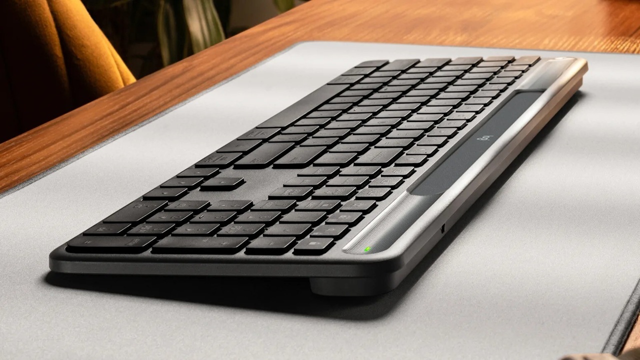 Logitech Signature Slim Solar K980+: 10 anni di autonomia bastano per una tastiera wireless?
