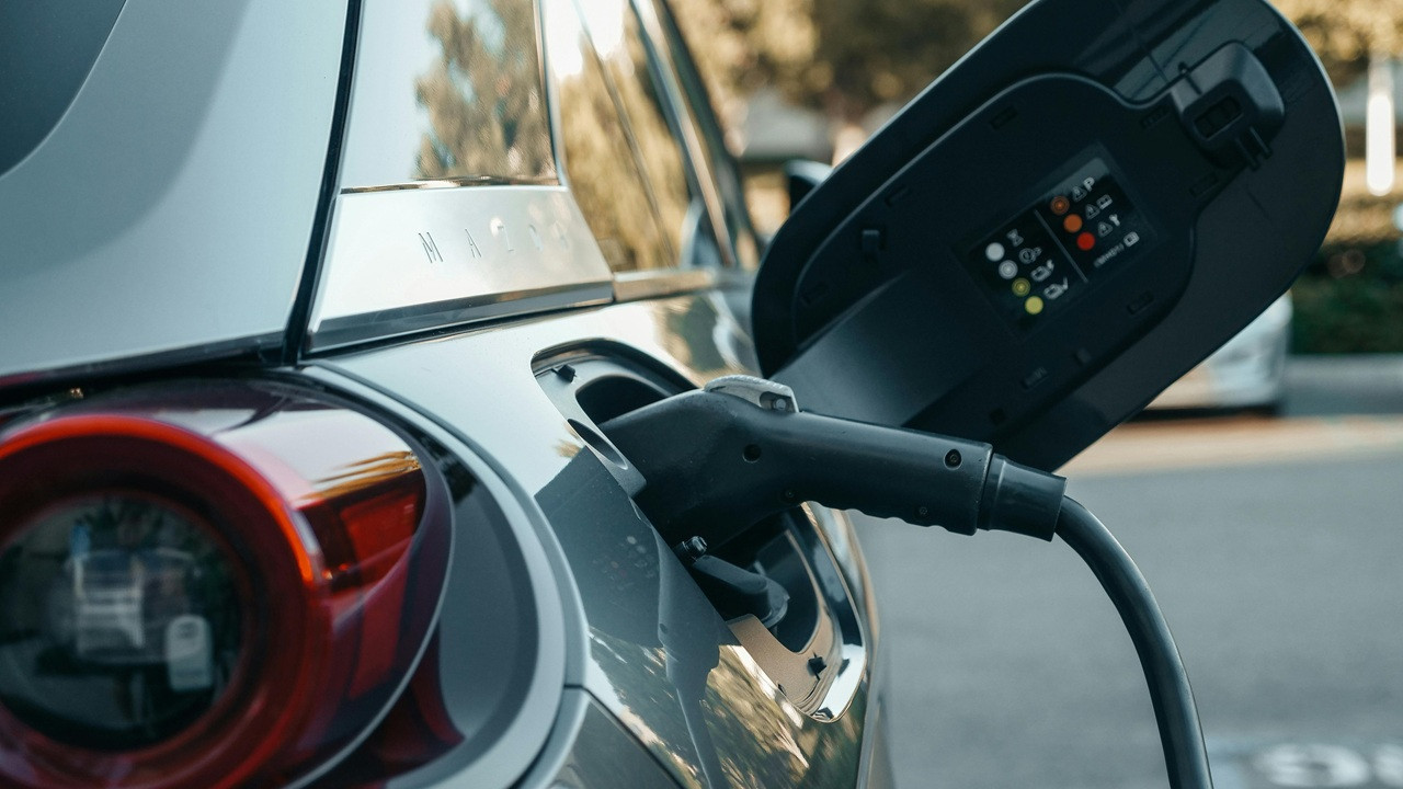 Le auto elettriche volano in tutta Europa, ed è europeo il primo produttore a novembre