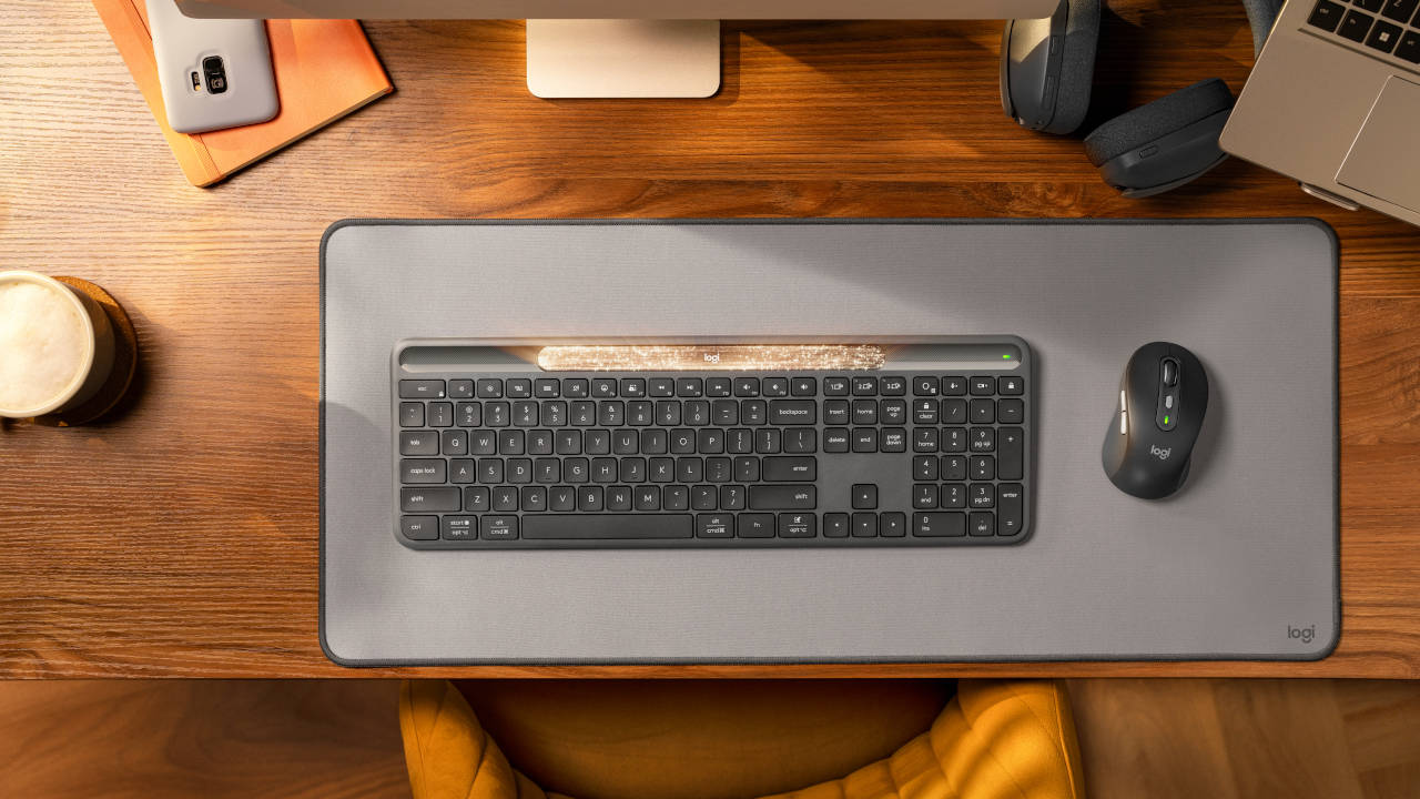 Signature Slim Solar+ K980, la nuova tastiera Logitech alimentata a energia solare