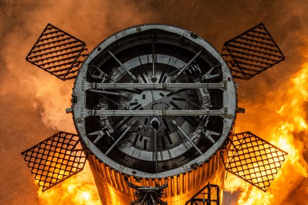 SpaceX: eseguito lo static fire di Super Heavy Booster 15 in vista dell'undicesimo volo di Starship