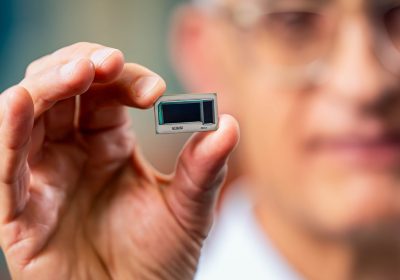 Addio limiti di packaging? Intel mostra il suo 'super package' in vetro