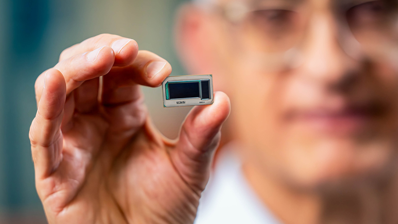 Addio limiti di packaging? Intel mostra il suo 'super package' in vetro