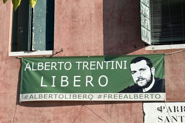 Alberto Trentini, i 300 giorni in carcere e un silenzio che non possiamo più accettare