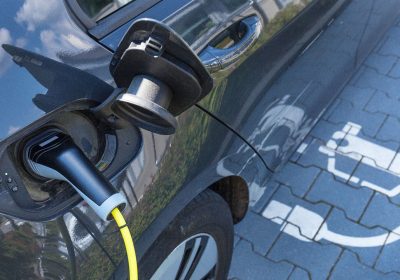 Incentivi auto elettriche, come funzionano e quali sono i problemi