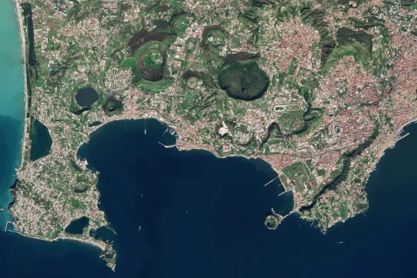 Campi Flegrei, la sismicità si sta concentrando in una zona precisa della crosta, probabile segno dello sviluppo di una faglia