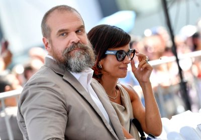 Dopo l’album di Lily Allen su David Harbour come potremo guardare Stranger Things 5 con gli stessi occhi?