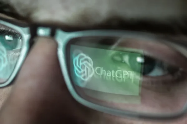 ChatGPT e la società del conforto artificiale. L’AI sta diventando il nuovo specchio della solitudine