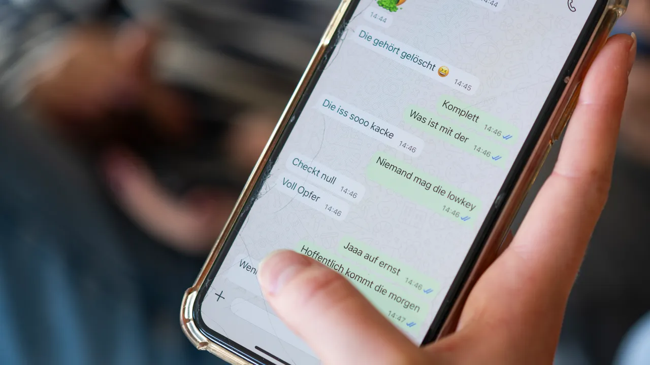 Chat control, l’Europa a guida danese prova ad ammorbidire la norma (controversa) sul controllo dei messaggi online