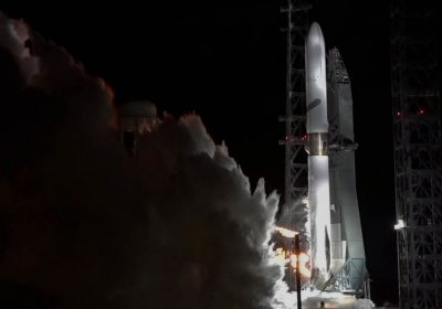 Blue Origin rinvia il secondo lancio del razzo New Glenn per problemi meteo e una nave da crociera