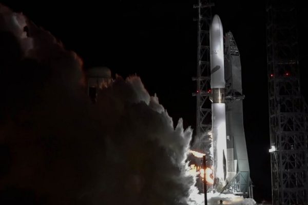 Blue Origin New Glenn: completato lo static fire del razzo spaziale per la missione NASA ESCAPADE