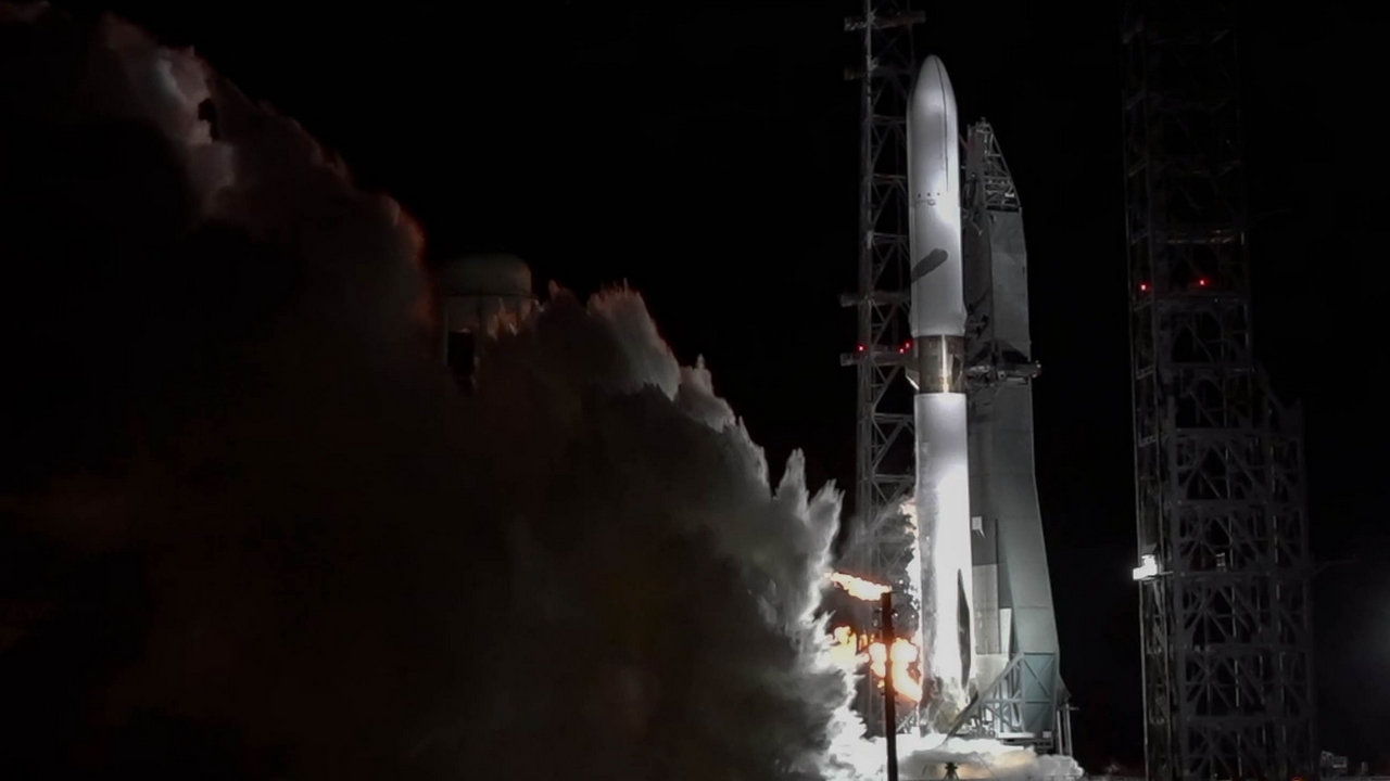 Blue Origin New Glenn: completato lo static fire del razzo spaziale per la missione NASA ESCAPADE