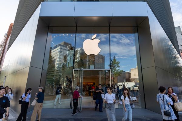Apple punta sugli occhiali smart, in standby il progetto sui nuovi visori