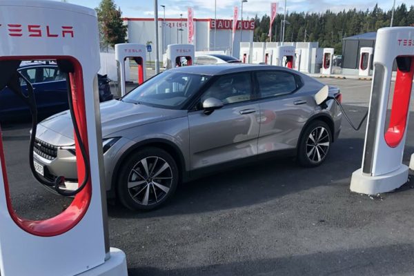 In Norvegia due nuovi record: auto elettriche al 98,3% a settembre, e 95% finora