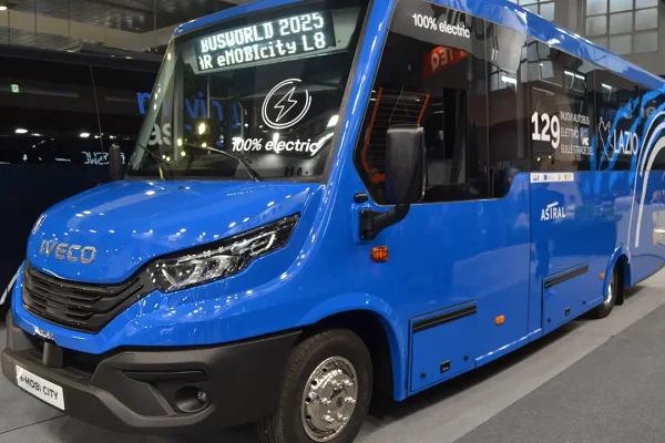 Iveco fornirà 129 minibus elettrici alla regione Lazio, accordo da 49 milioni di euro