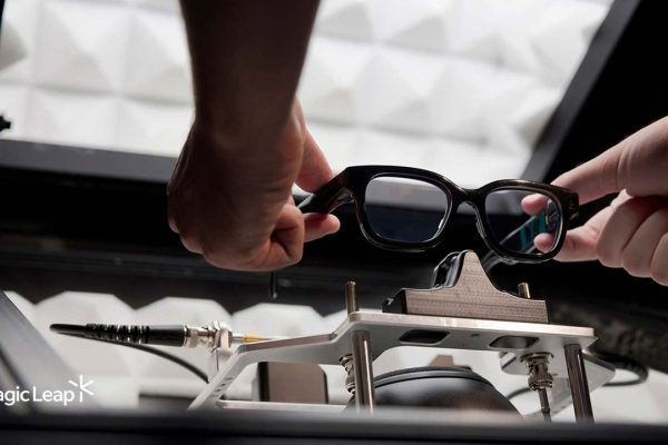 Magic Leap: indistinguibili dai normali occhiali da vista, ma nascondono la tecnologia del futuro