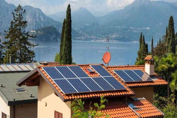 Operazione Cagliostro: Voltaiko e lo schema Ponzi dell’energia rinnovabile che ha fregato 6.000 italiani e 80 milioni di euro
