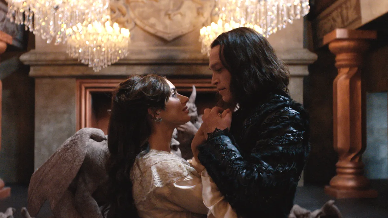 In Dracula – L’amore perduto Luc Besson trasforma il vampiro transilvano in un dandy ironico e disperatamente romantico