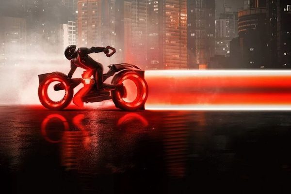Tron Ares, per vedere questo film ci vuole un grande e vero amore per la tecnologia e per la nostalgia