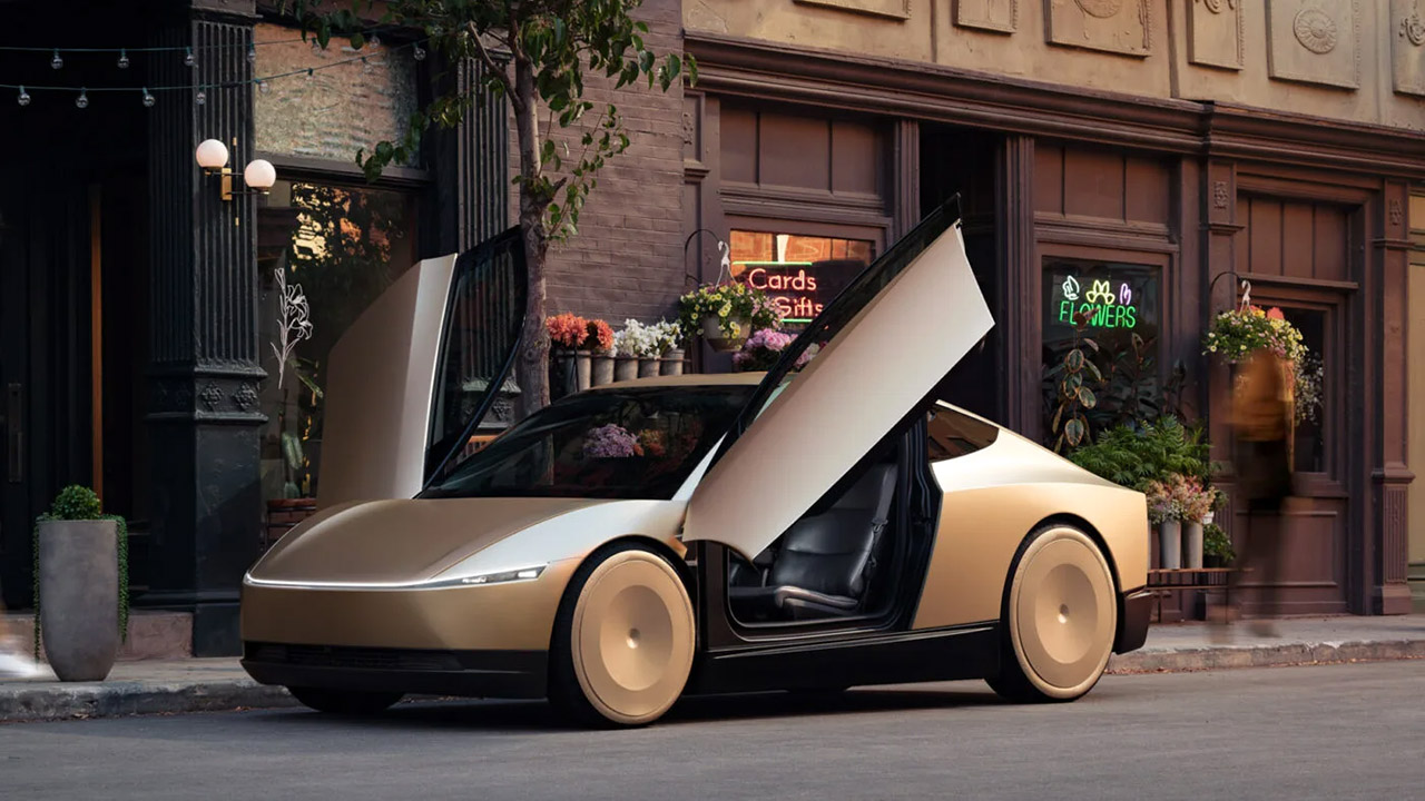 Tesla Cybercab cambia rotta: nel taxi del futuro anche volante e pedali, senza guida autonoma completa