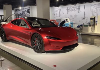 Tesla Roadster? Sam Altman chiede il rimborso dopo 7 anni di attesa, ma la mail torna indietro