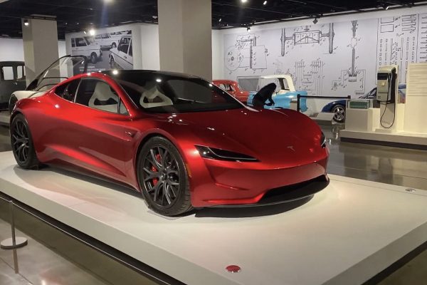 Tesla Roadster? Il re di ChatGPT chiede il rimborso dopo 7 anni di attesa, ma la mail torna indietro