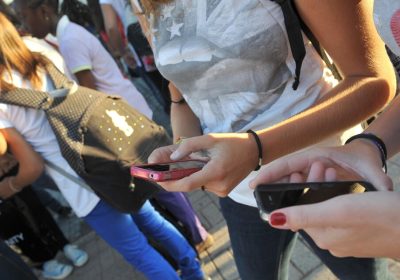 Character.AI dice stop agli under 18, fa creare compagni virtuali – Web & Social