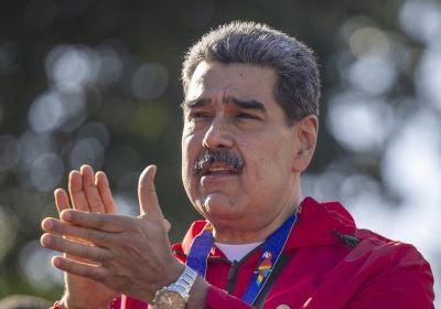 Maduro ordina di creare un’app per difendersi dagli Usa – Web & Social