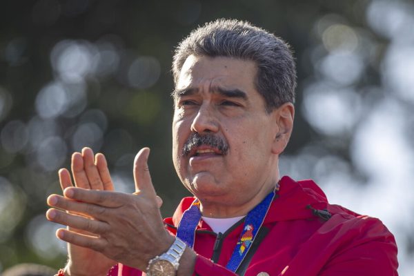 Maduro ordina di creare un’app per difendersi dagli Usa – Web & Social