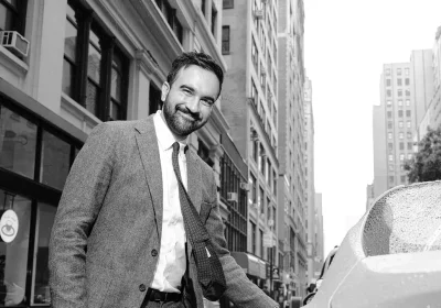 Chi è Zohran Mamdani, il sindaco di internet che vuole conquistare New York